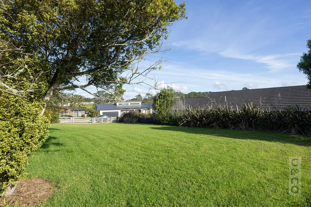 Riverhead Stunning Flat Section - No Covenants