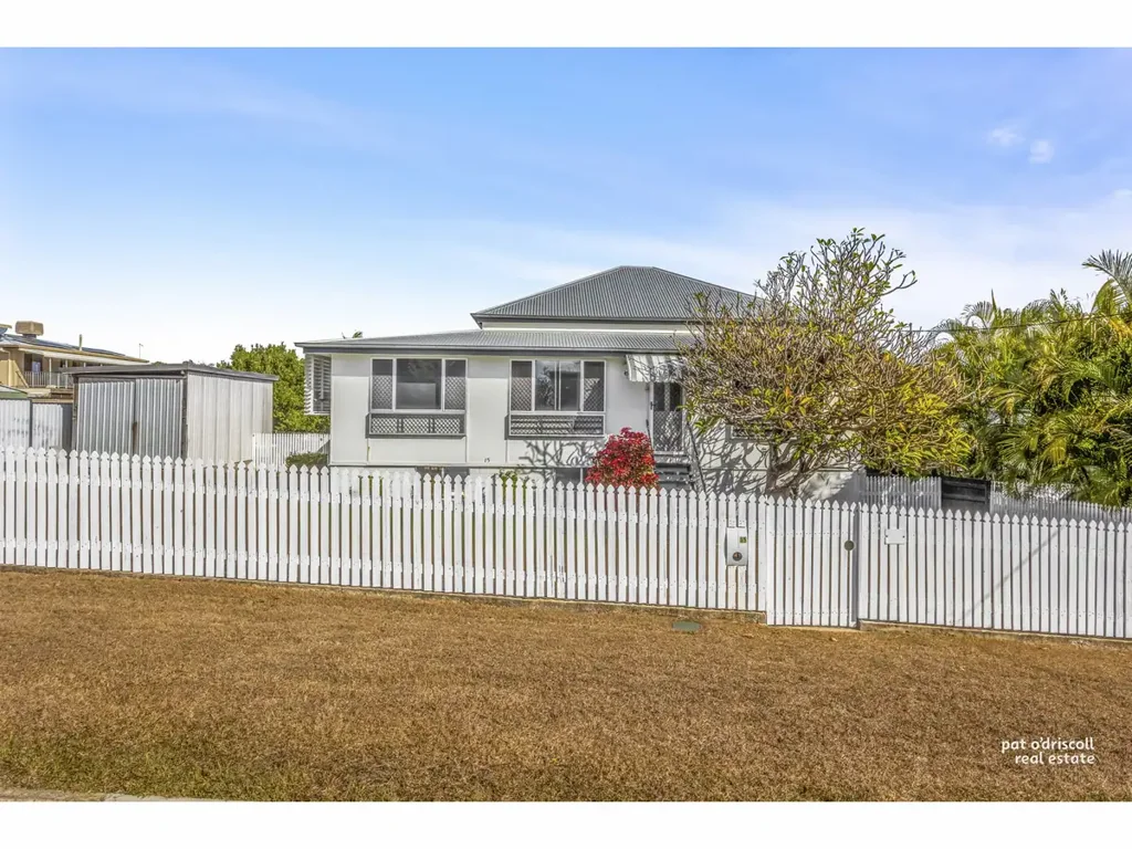 Wandal 5 Slaapkamer 5 bedroom, 3 bathroom Queenslander on Quarter of an Acre...