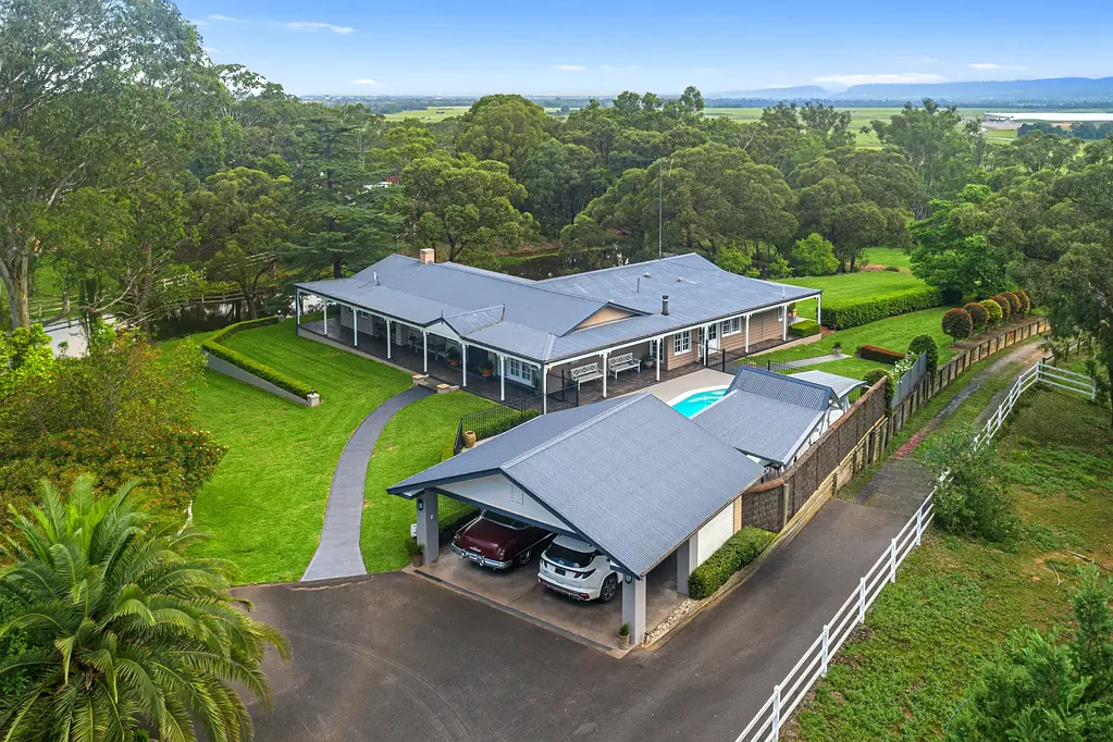 Cranebrook 4房 超过三英亩土地 特色水坝景观 四卧家庭住宅 独立工作室 休闲农场理想 宁静半乡村环境 便捷交通位置 Peaceful Cranebrook Acreage with Feature Dam, Studio and Endless Lifestyle Appeal