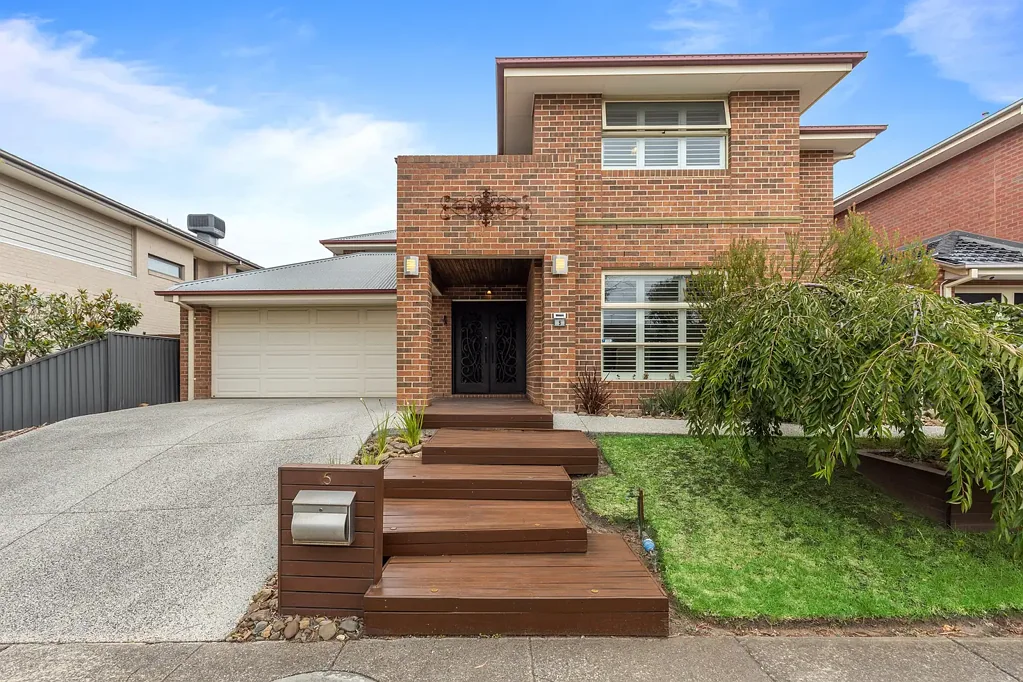 Lovely Large Low Maintenance Family Home