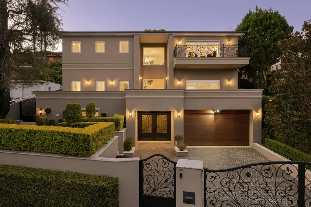 Earlwood 5Zimmer Luxury tri-level residence with private resort-style entertaining