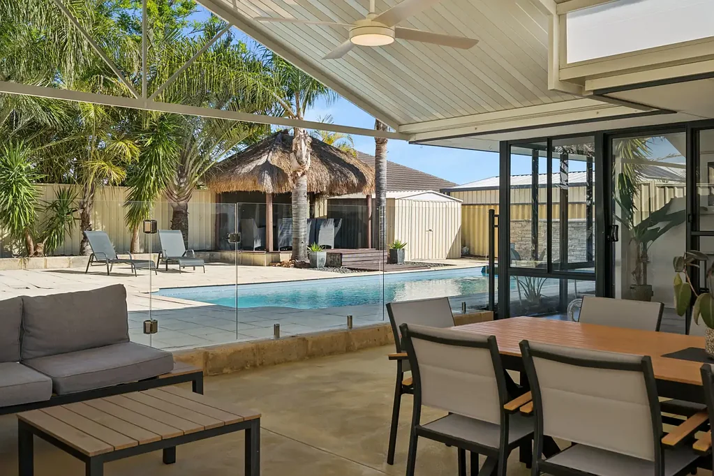 Forrestfield 4બેડરૂમ THE SCENE HAS BEEN SET FOR SUMMER!