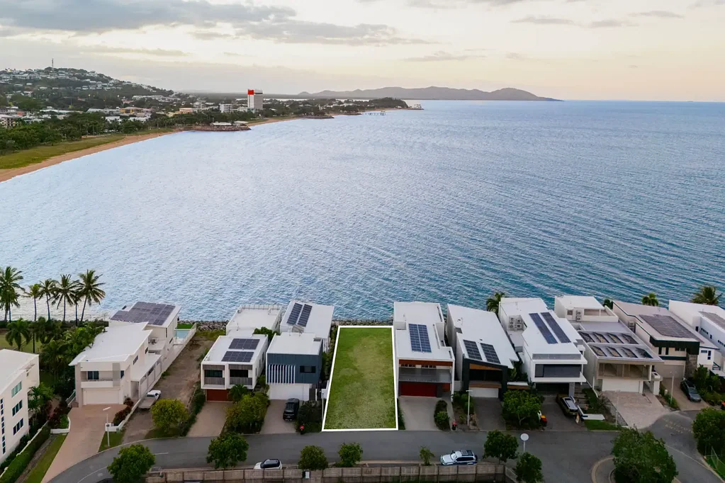 Townsville City UNDER CONTRACT by Martin McDonough and Monique Petersen