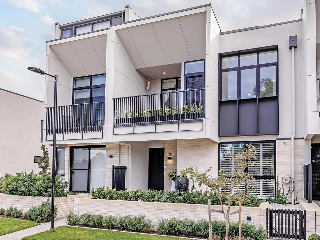 West Lakes 4Zimmer Bespoke Design for Luxury Living and Direct Golf Course Views