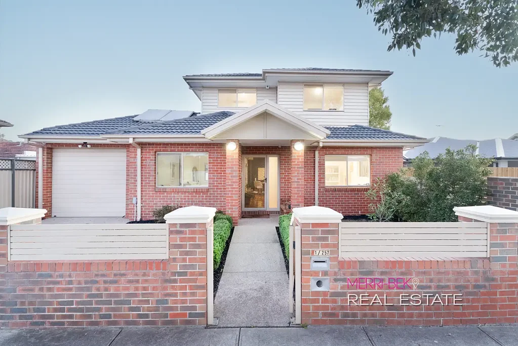 Pascoe Vale South 4chambre A Beautiful Street-Front Home You’ll Love Coming Home To