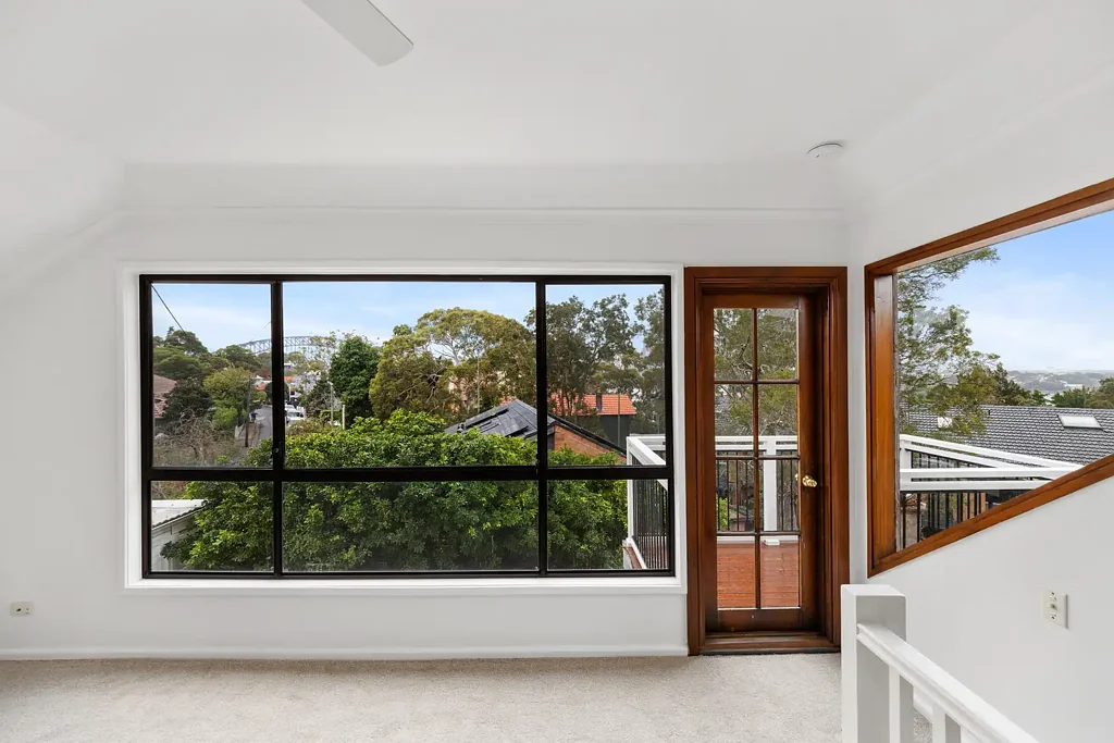 Wake up to one of Sydneys most Iconic Views!