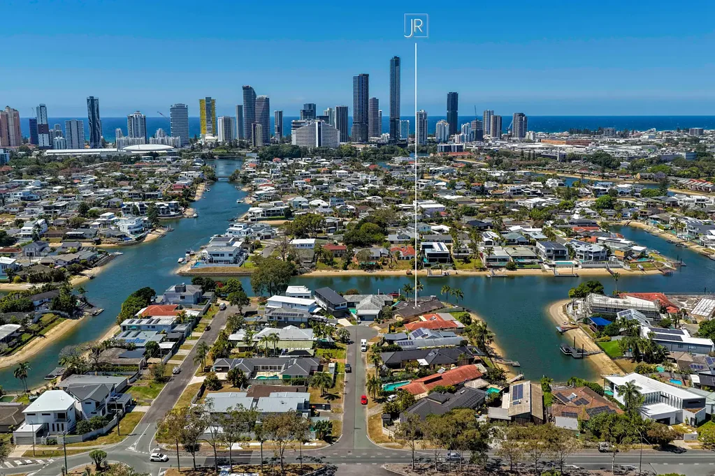 11 Aroona Avenue, Broadbeach Waters, QLD 4218