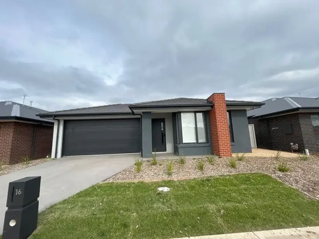 SELF CONTAINED ROOM WITH OWN EN-SUITE - INCLUSIVE OF ALL UTILITIES !