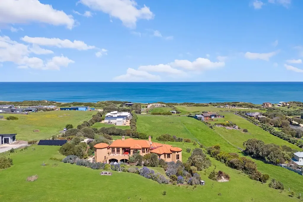 Warrnambool 5ਬੈੱਡਰੂਮ St Cyrus – A Coastal Tuscan Masterpiece with Panoramic Ocean Views