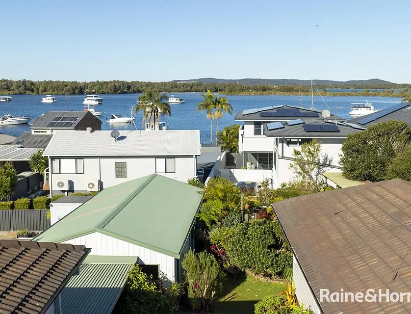 124 Marks Point Road, Marks Point, NSW 2280, 4 Kuwarto, 2 Banyo, House