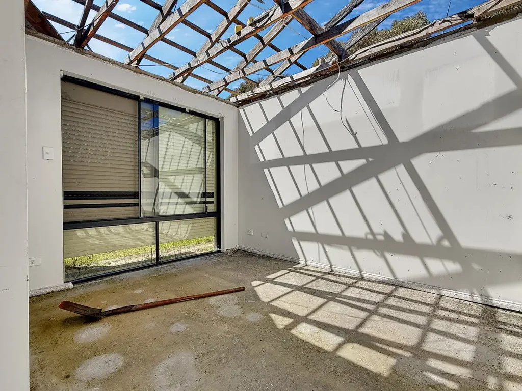 Bertram 4房  🔥 New Listing – Fire-Damaged Home with Huge Potential!