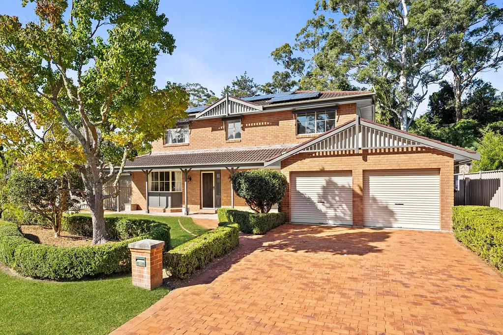 Lisarow 5Zimmer Sophisticated Family Living with Poolside Entertaining & Space to Grow