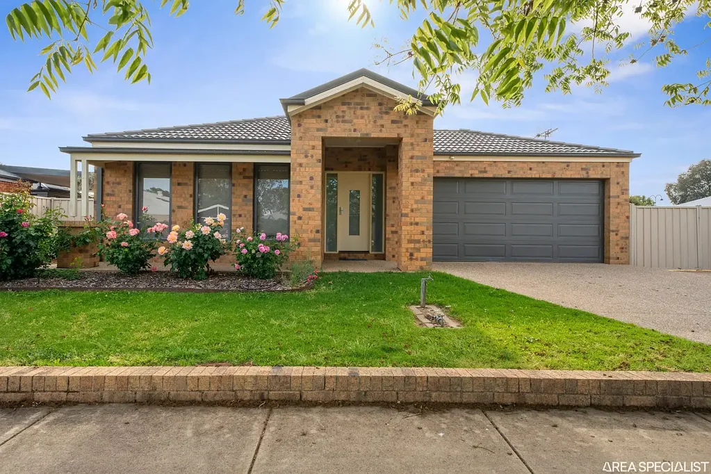 Shepparton 4Kwarto The Brief: Quality Dennis Family Home in Sought-After North Shepparton