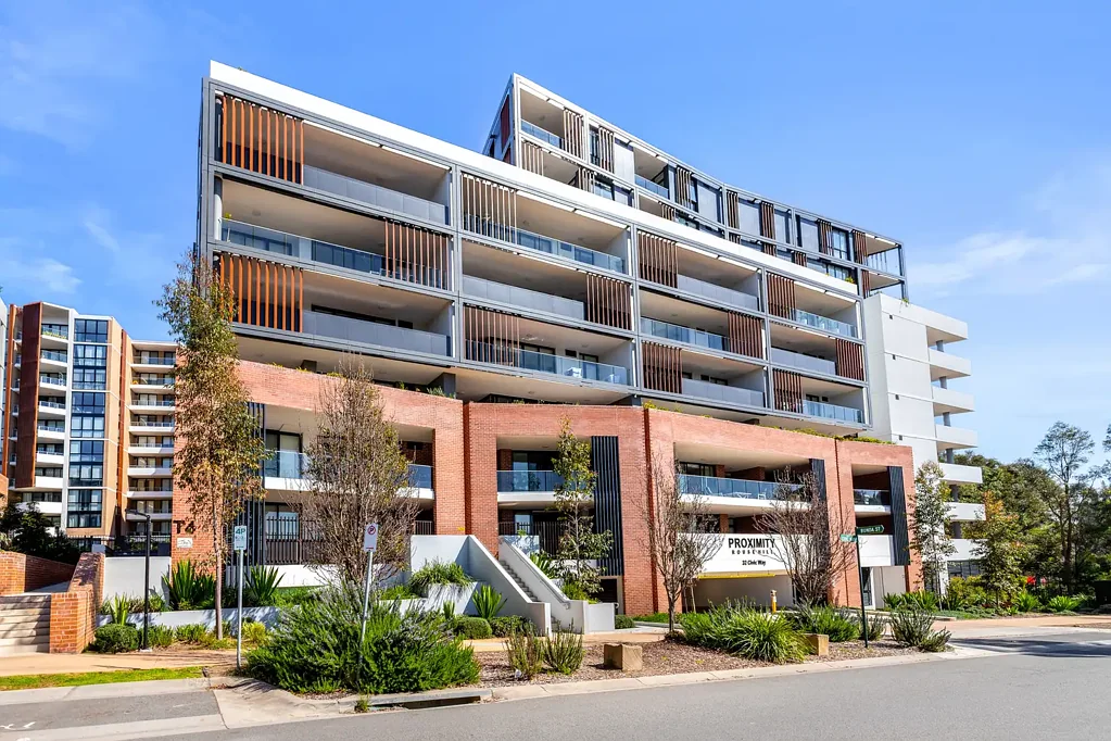 Rouse Hill 2房 现代厨房岛台 便捷步行交通 宽敞卧室套间 豪华装修浴室 安保社区停车 独享泳池网球场 Elegant Urban Living