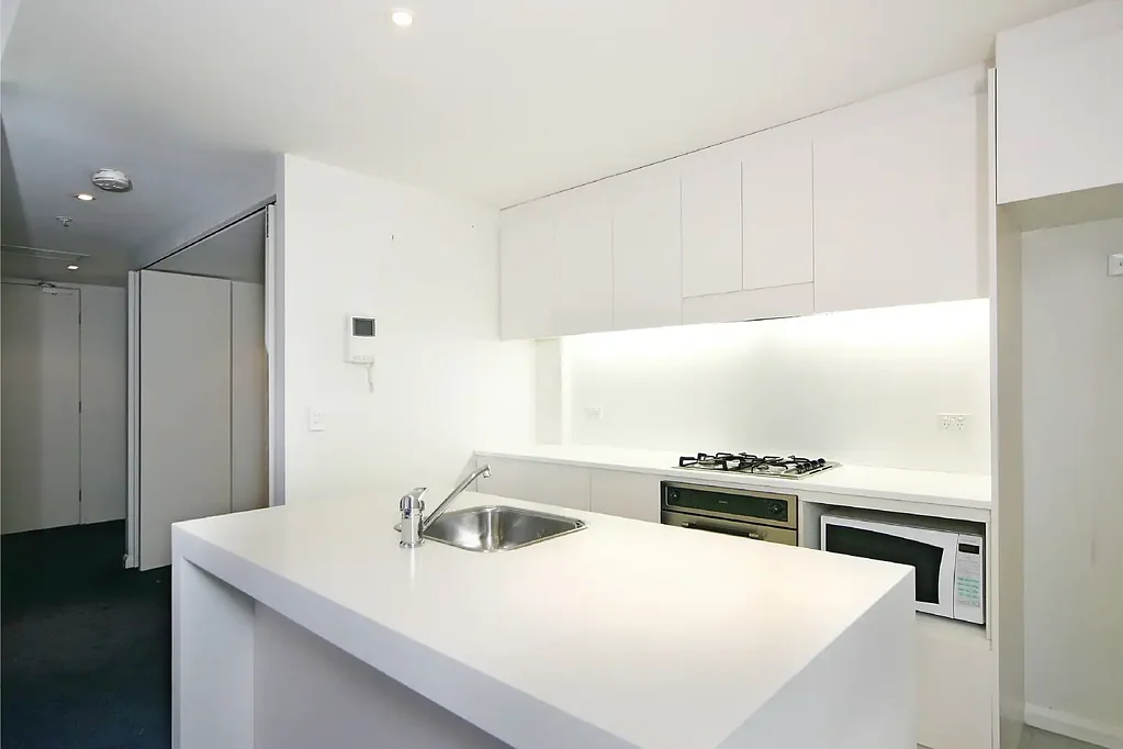 One bedroom and study at King Street Wharf