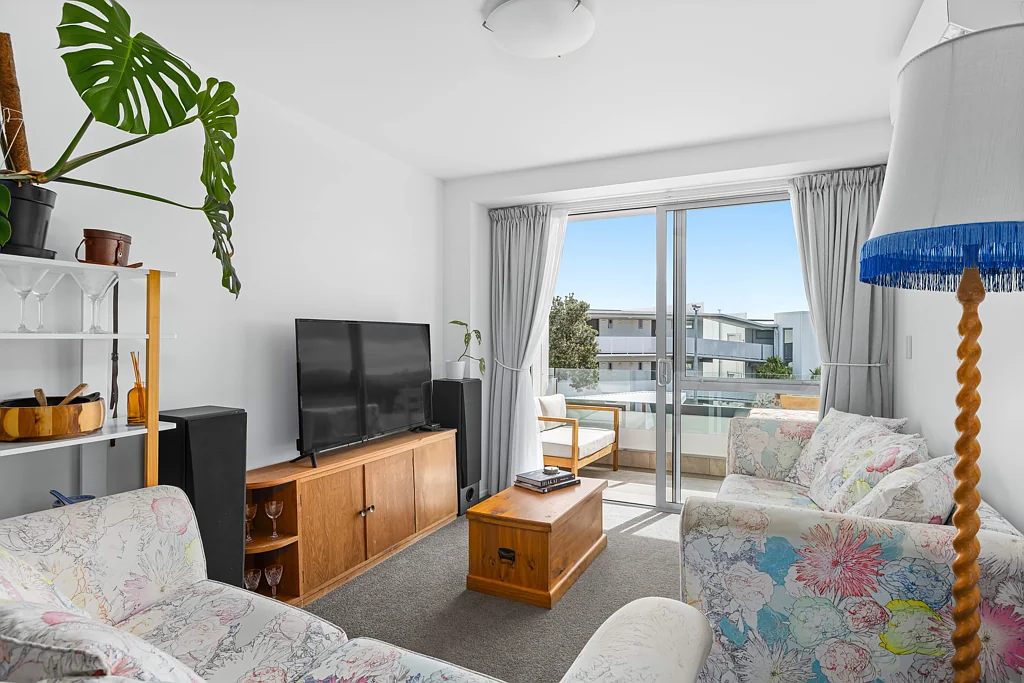 Stanmore Bay 2房  Modern, Sunny Coastal Living