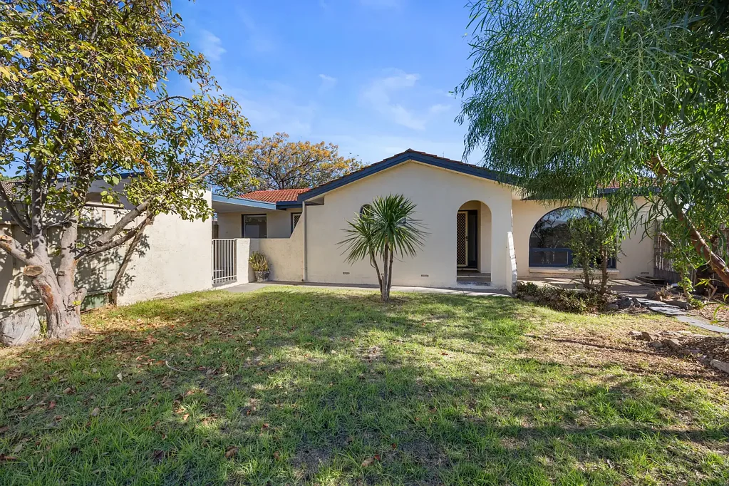 Port Noarlunga South 4침실 Deceptively spacious
