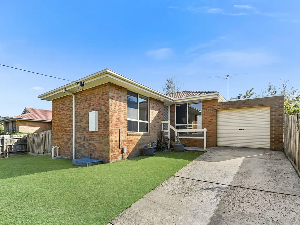 Pakenham 2房 迷人的两卧室单元房 – 无需支付物业管理费！ Charming Two Bedroom Unit – No Body Corporate!