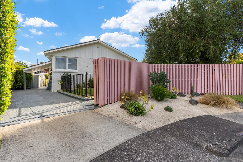1/12 Grimshaw Place, Henderson, Waitakere City, Auckland