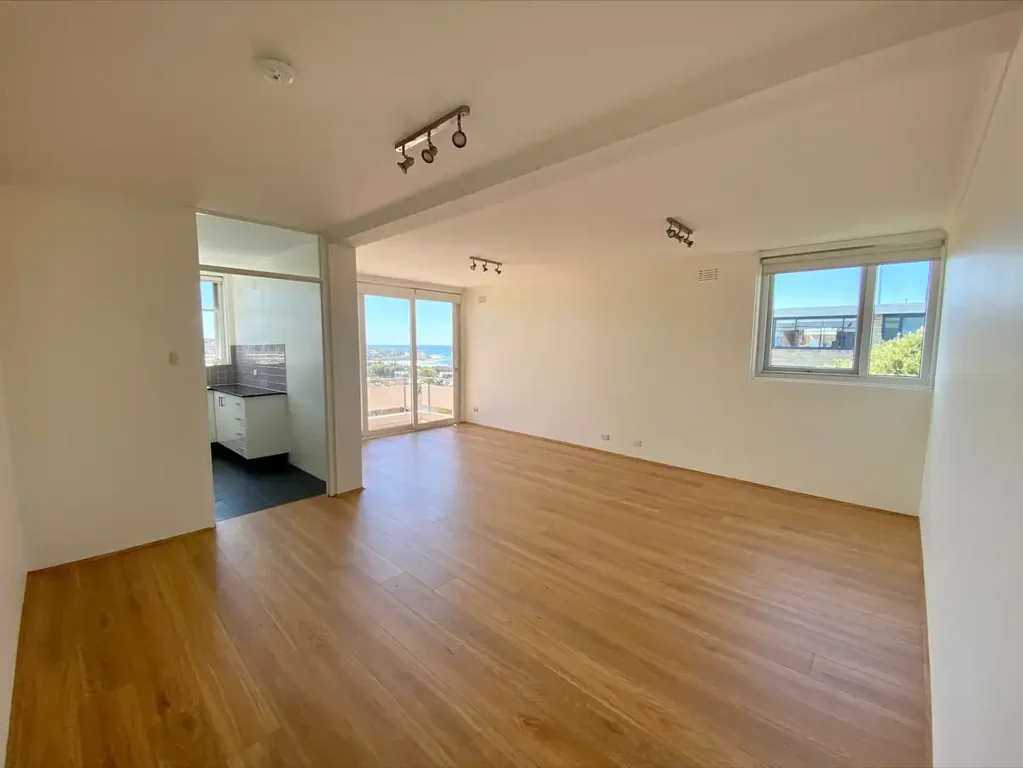 North Facing 3 Bedroom Beachside Abode with Ocean View