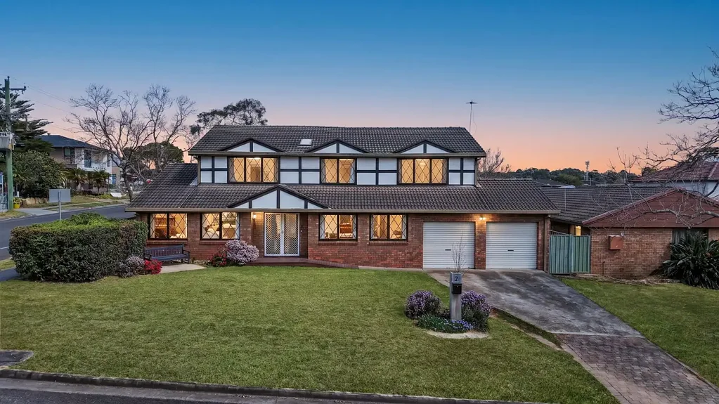 Macquarie Fields 5બેડરૂમ Spacious Family Living with Multiple Living Areas & Endless Potential