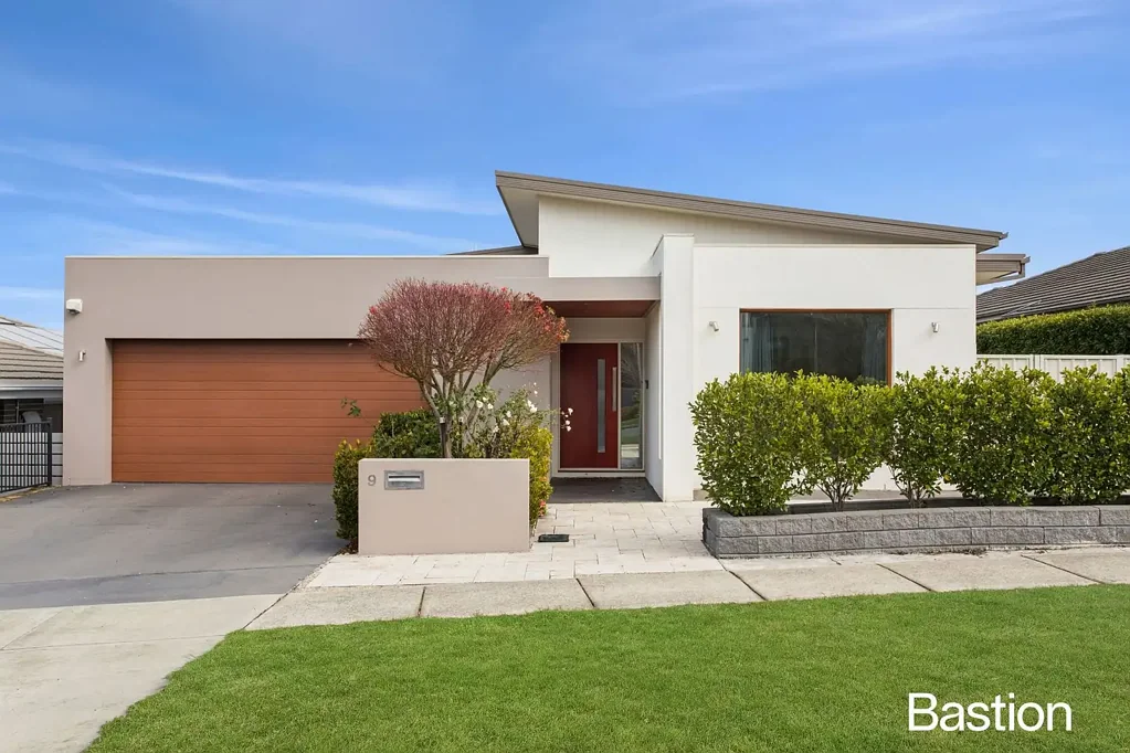 Bonner 3 Slaapkamer Single-Level Sophistication in a Peaceful Bonner Setting