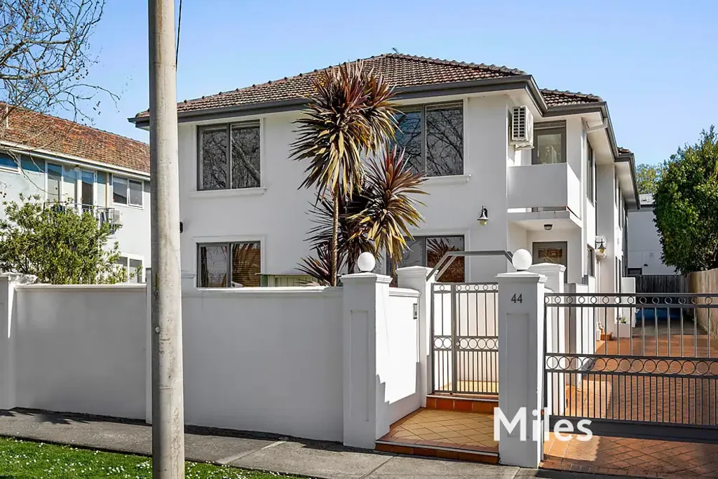 TWO BEDROOM APARTMENT WITH BALCONY AND STUDY