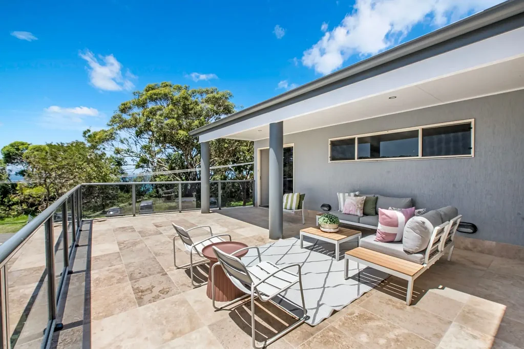 Bateau Bay 4 Bedroom As Close As You Can Get To Bateau Bay Beach - All The "I Wants" - Ocean Views