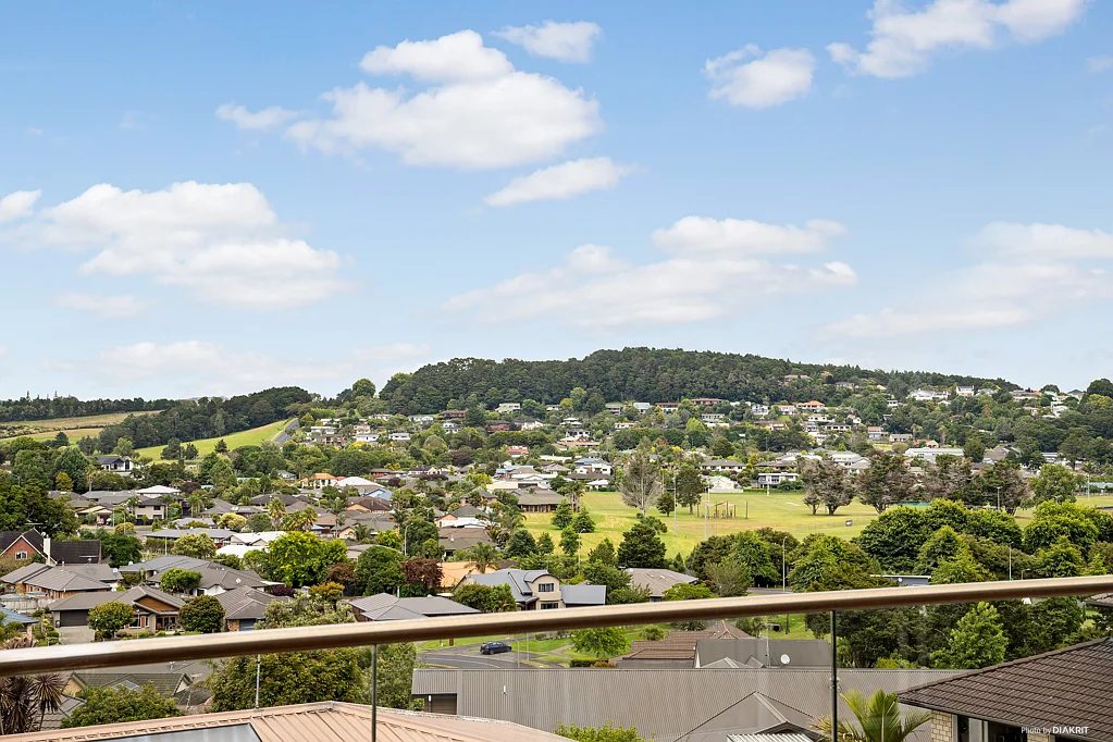 Pukekohe 4房  Unlock Breathtaking Views Before Summer