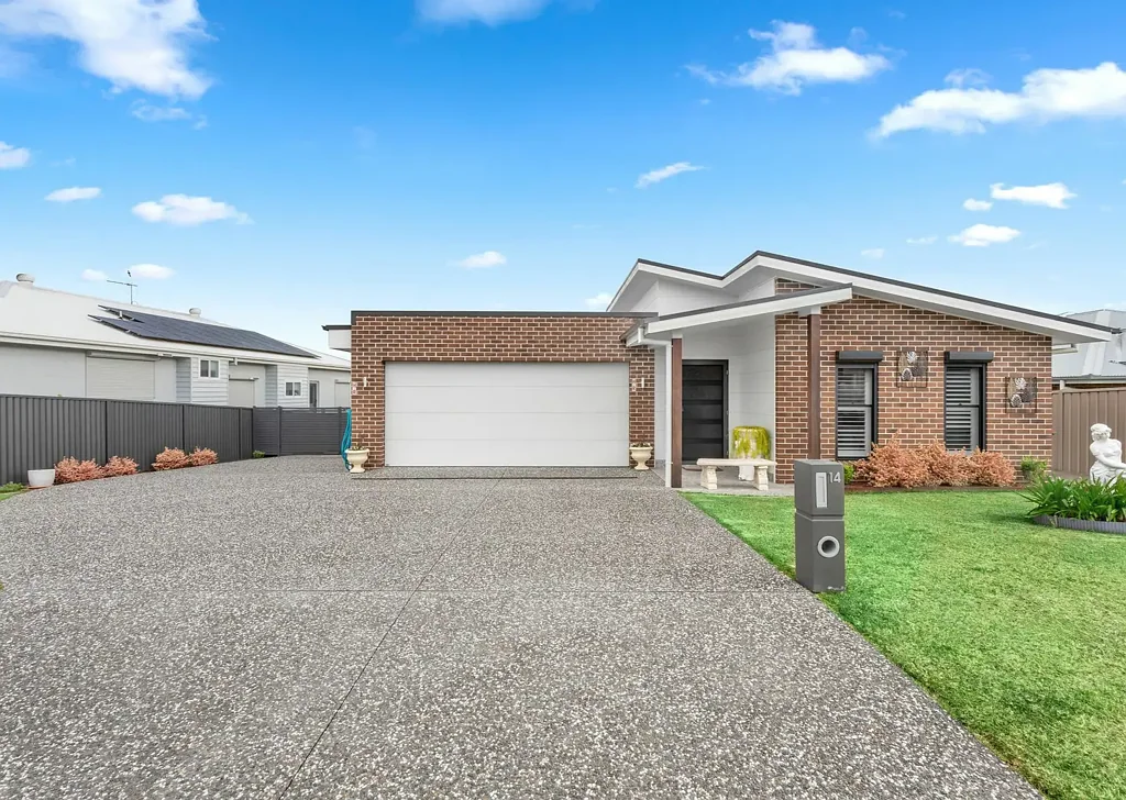 Taree 4ਬੈੱਡਰੂਮ Distinctive, Bold & Under 3 Years Old | Stunning Showcase Family Home in Grandis