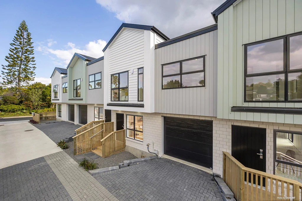 Glen Eden 3 Slaapkamer Brand New & Freehold - High Yield Potential
