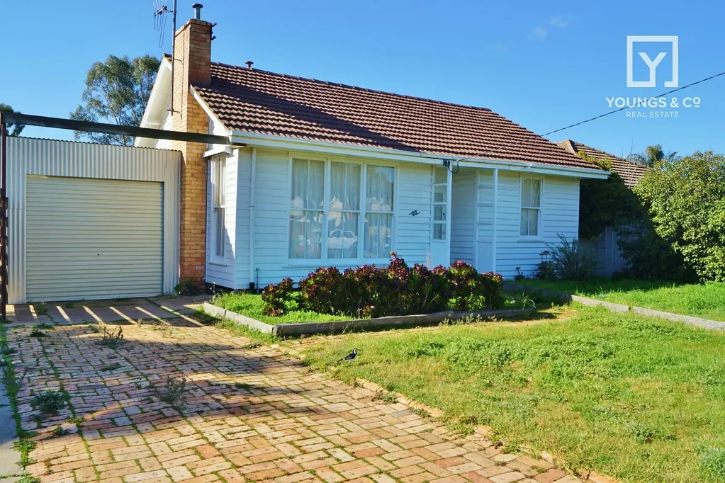 Mooroopna 2 Bedroom EASY WALKING DISTANCE TO MOOROOPNA GOLF COURSE & TOWN CENTRE