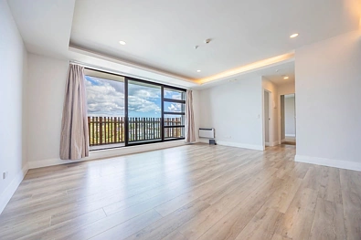 Sweeping Views, Spacious Apartment