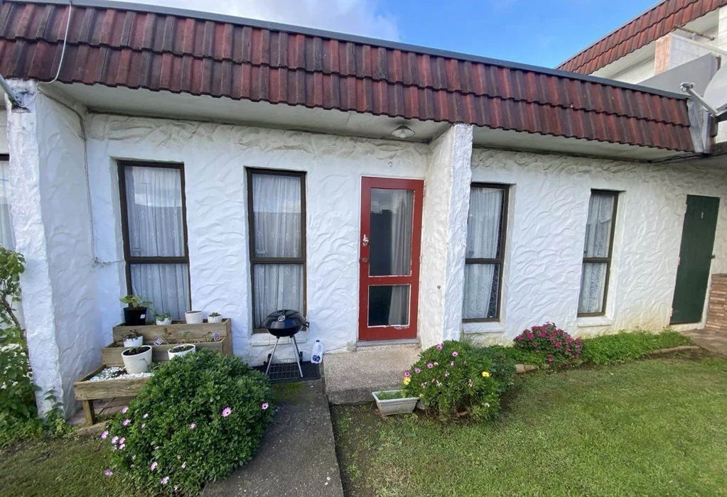 Rent includes water & lawn maintenance