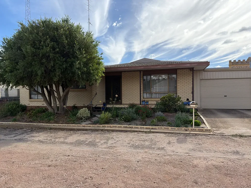 Peaceful 2-Bedroom Rental – Quiet Street, Walk to Schools & Main Street