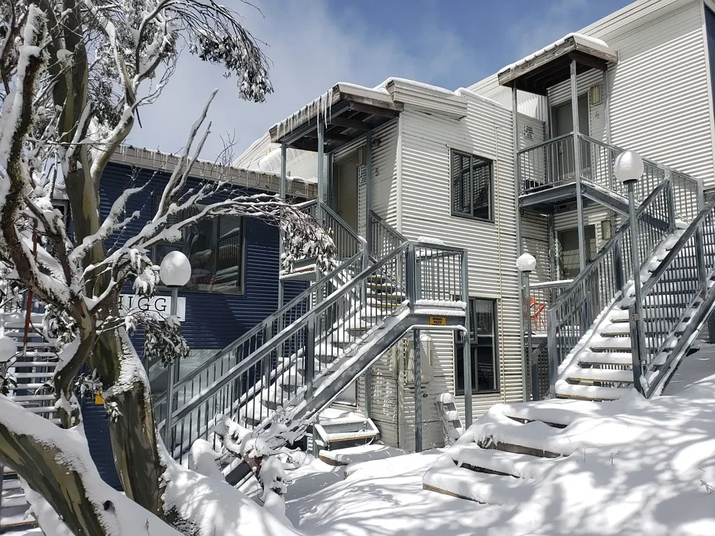Hotham Heights 1 Bedroom Refurbished Upstairs Apartment