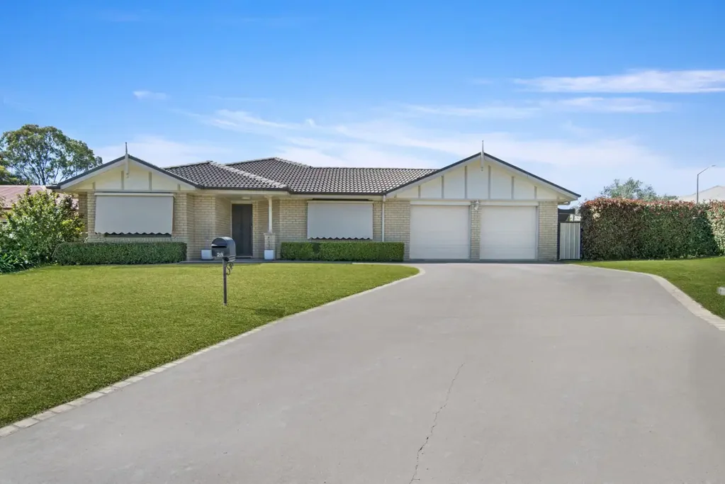 Gunnedah 4ਬੈੱਡਰੂਮ Move-In Ready or Rent-Ready – 28 Hinton Drive Has It All