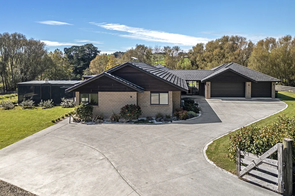 Wainui 5房  Multi-Generational Single Level Gem