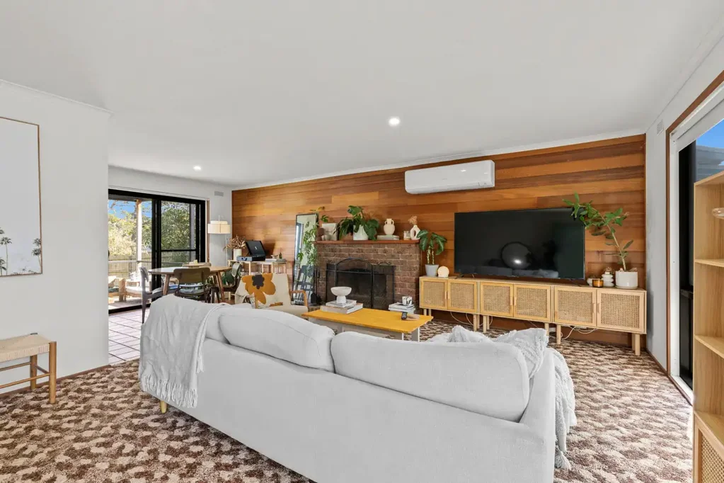 Tranquility & Charm Beachside - More Spacious in Person- boat caravan parking