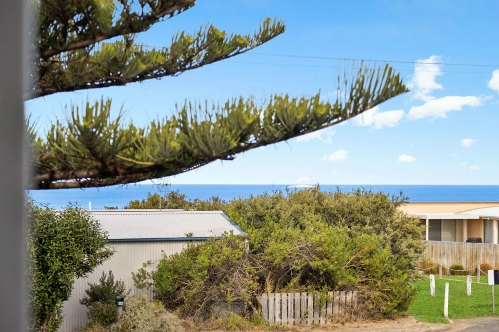 Chiton 3Zimmer Prime Beachside Property with Sea Views and Subdivision