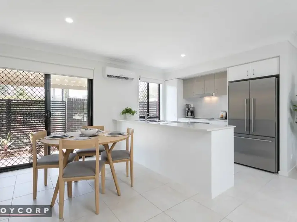 Modern 3-Bedroom Townhouse in a Desirable Location - Stylish & Spacious!