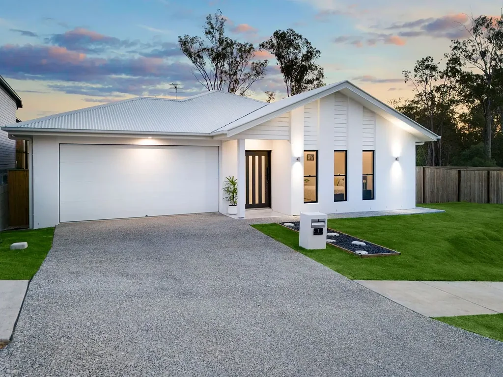 Ripley 4房 新Evolve Homes 602㎡全幅地 2.7米高顶 厨师梦厨房 主卧带独立卫浴 节能太阳能 户外娱乐区 NBN高速网络 靠近学校商圈 Discover Your Dream Family Home in Ripley’s Coveted Hayfield Estate....