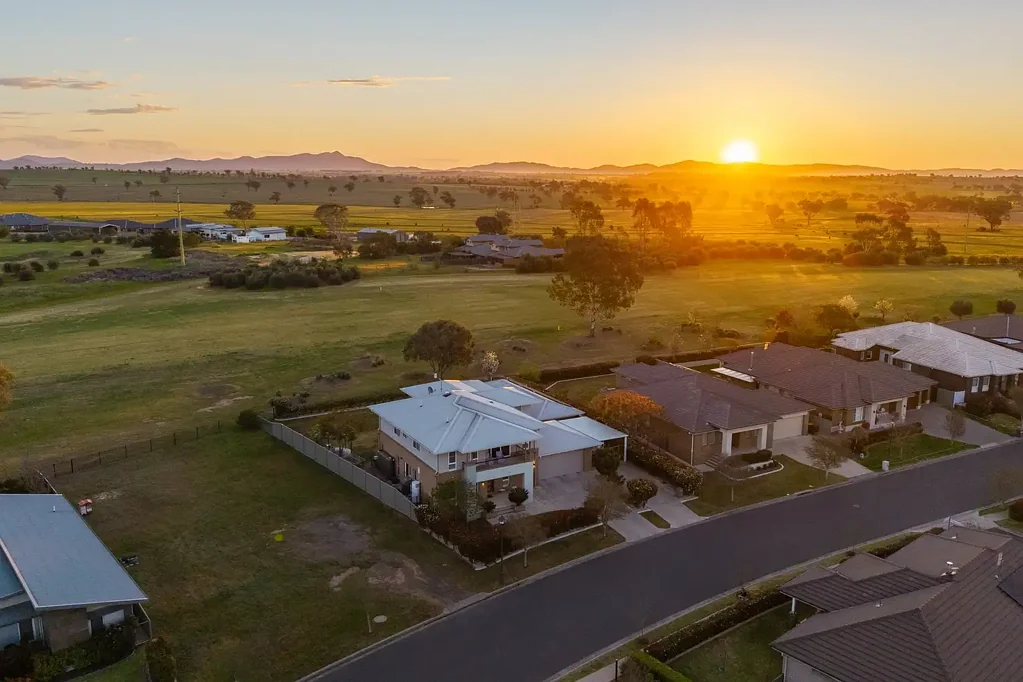 Tamworth 5Kwarto EXCEPTIONAL FAMILY LIVING WITH SPACE, FLEXIBILITY & LIFESTYLE