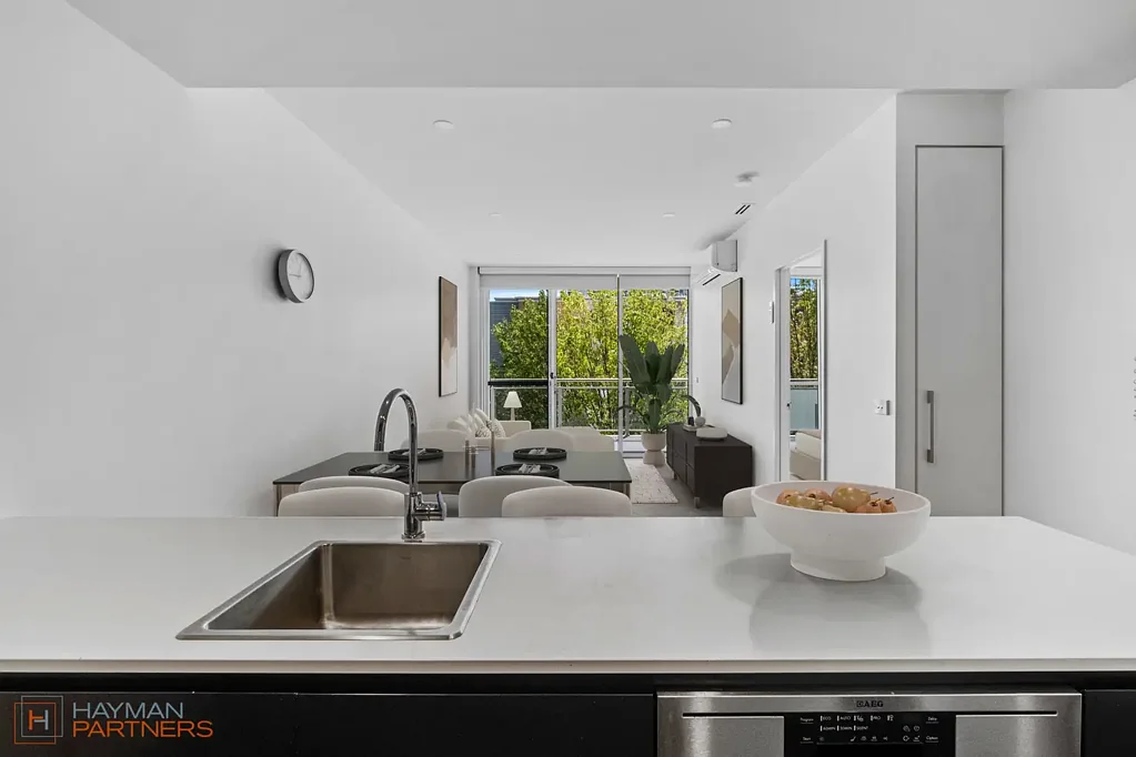 Stylish North Facing Apartment, plus 2 car spots!