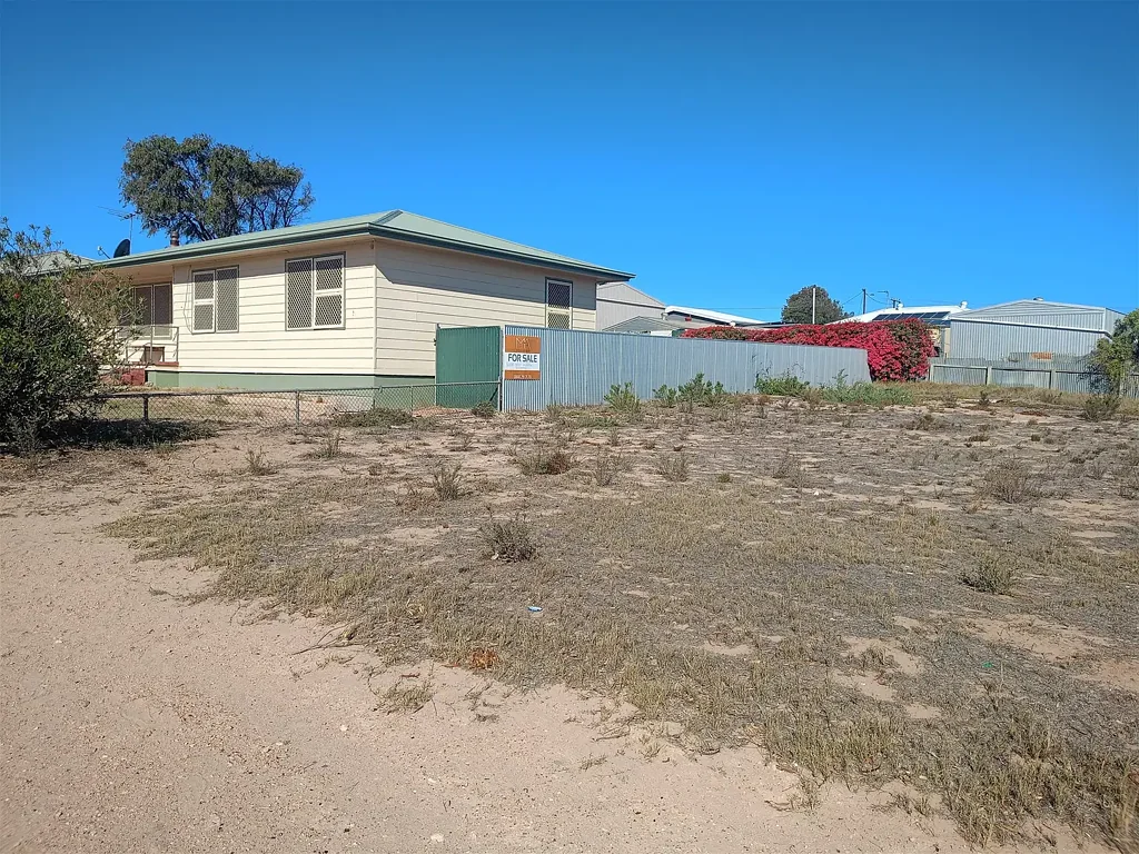Ceduna Large level rectangular block with some views of ocean