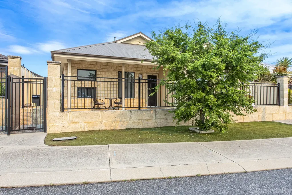 Secret Harbour 4બેડરૂમ Large, low maintenance home
