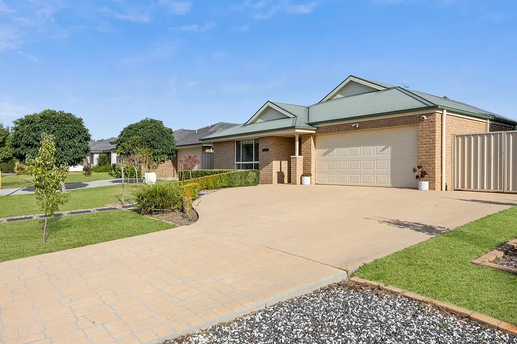 Bungendore 4 Bedroom Beautifully Presented Home