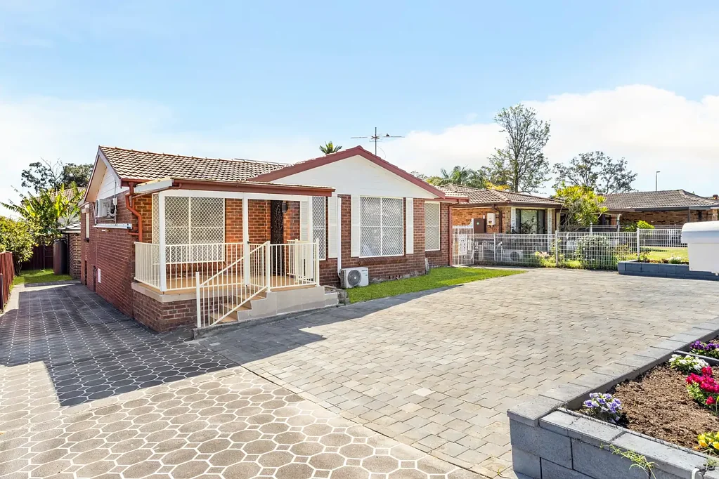Doonside 7部屋 East facing renovated House + Granny Flat on 550sqm land size!
