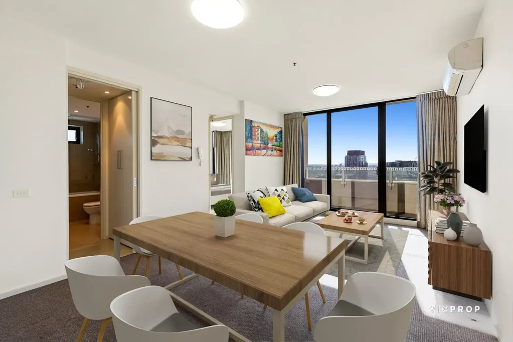 Melbourne 2ਬੈੱਡਰੂਮ Executive North-Facing Entertainer in a Peaceful Corner Placement