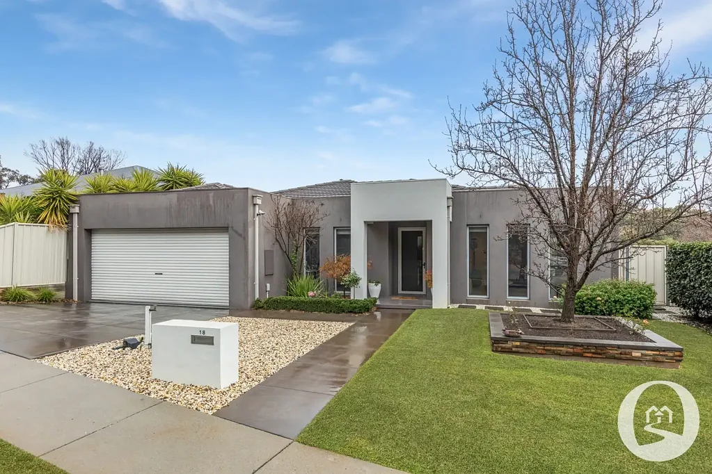 18 Bronwyn Crt, Spring Gully, VIC 3550